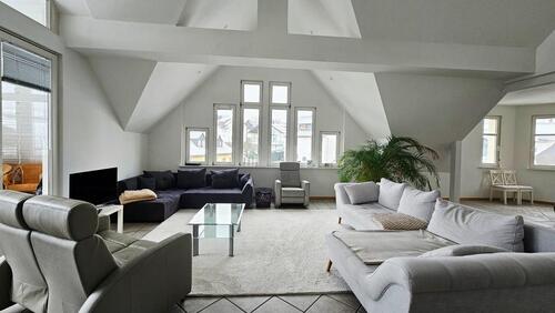 Foto - helle DG-Wohnung 224 qm mit 2 Balkonen in Rengsdorf zu vermieten