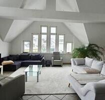 helle DG-Wohnung 224 qm mit 2 Balkonen in Rengsdorf zu vermieten