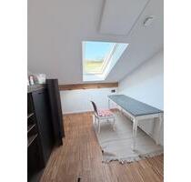 **Frisch renoviertes Wohnglück im Dachgeschoss – - Ottweiler