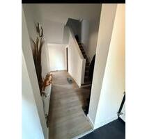 Haus mit Scheune Garage und Hof frisch renoviert - Ober-Olm