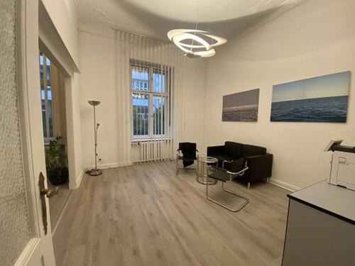 Foto - Großzügige Bürofläche im idylischen Seitenflügel!