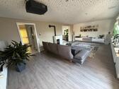 Foto - Freistehendes Einfamilienhaus mit 6 Zimmer, 2 Garagen, PV & Solar