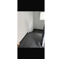 Frisch renoviert 2 Zimmer Wohnung - Solingen