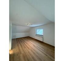 3,5-Zimmer-Dachgeschosswohnung|75m2|renoviert|EBK|Fehrbach - Pirmasens
