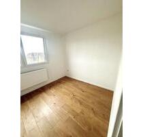 *Renovierte 3 Zimmerwohnung mit Balkon und EBK* - Krefeld