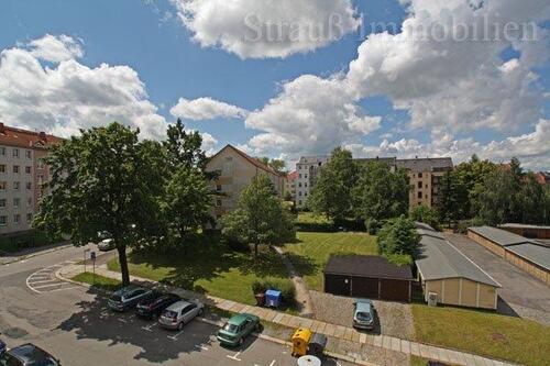 Foto - Balkon...Laminat...Bad mit Fenster...