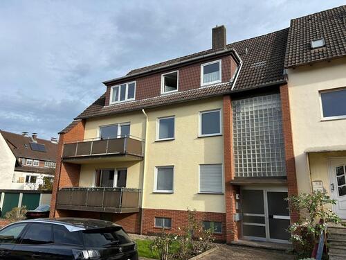 Foto - Große 3-Zimmer-Wohnung im gepflegten Mehrfamilienhaus