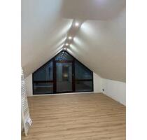 Stilvolle 2,5 Zimmer-Dachgeschosswohnung mit Balkon - Wahlstedt