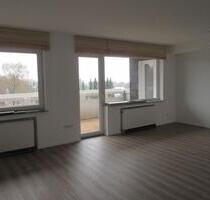 Solingen, helle Wohnung mit Penthouse-Charakter und Aussicht
