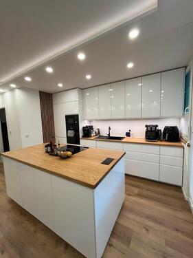 Foto - Kernsanierte 2- Zimmer Wohnung mit Balkon in ruhiger Parkanlage