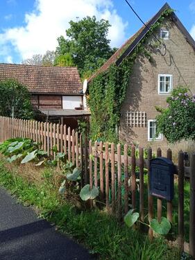 Foto - Haus mit Garten und Scheune für Liebhaber des einfachen Lebens