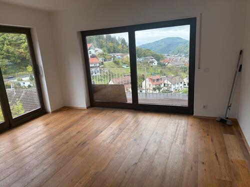 Foto - Frisch renovierte Dreizimmerwohnung mit Küche, Bad, Balkon