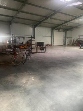 Foto - Halle zu vermieten in Edenkoben ( Industriegebiet ).mit Büro