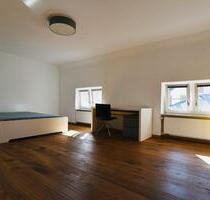 Frankfurt-Westend: Möbliertes WG-Zimmer an Student-in ab 01.10. - Frankfurt am Main Bornheim