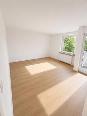 Foto - 3 Zimmer Hochparterre Wohnung NEUES DACH Nähe Stadtwald mit Garag