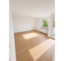 3 Zimmer Hochparterre Wohnung NEUES DACH Nähe Stadtwald mit Garag - Uelzen
