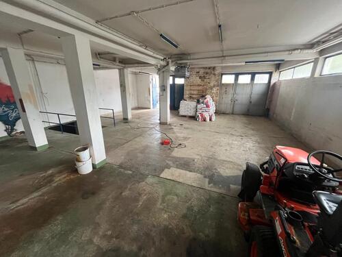Foto - Vermietung: Lager mit Keller und Toilette ca. 250m2
