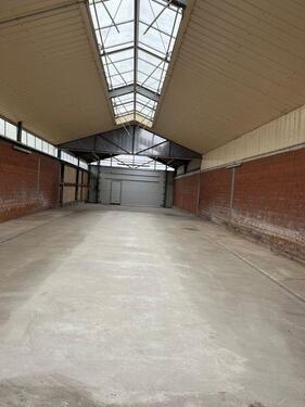 Foto - helle Halle, Lagerhalle, Halle, Stellplätze (220 m²) zu vermieten