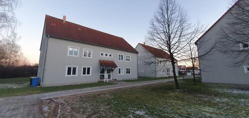 Foto - Erdgeschoss-Wohnung mit Garten und zwei Stellplätzen