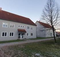 Erdgeschoss-Wohnung mit Garten und zwei Stellplätzen - Speichersdorf