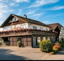 Vielseitiges Immobilienesempel 2 Häuser , Bauplatz und mehr - Schieder-Schwalenberg