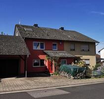 Privatverkauf: Großz. Doppelhaushälfte mit 243 m² Wohn-Nutzfl. - Krombach