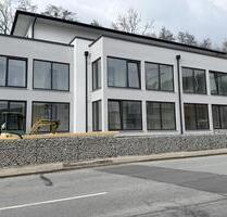 Stilvoll wohnen in Deggendorf: 3-Zimmer-Erstbezug mit Süd-Loggia, EBK & Aufzug