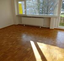 25 Min. nach Hamburg, 3‑Zi kernsaniert, 83m², EBK, Bad+WC, Balkon, Stellplatz, 996€, Tostedt