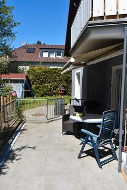 Foto - Geräumige Erdgeschosswohnung mit Terrasse, Garten und Garage in M