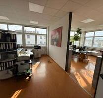 Helle 60 qm Büro in Renningen klimatisiert 4 Stellplätze