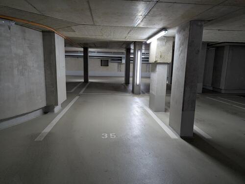 Foto - Stellplatz in der Tiefgarage __Berlin Mitte U2 Spittlemarkt