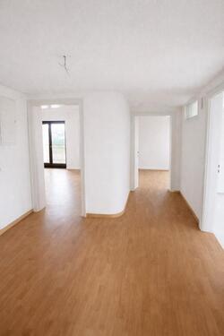 Foto - Schöne Drei Zimmer Wohnung mit großem Balkon zu vermieten