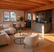 Modernisierte Hochparterre Wohnung mit 4 Zi. in Dreifamilienhaus - Berglen