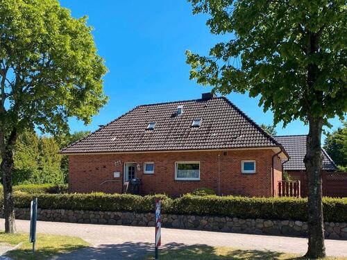 Foto - Einfamilienhaus in ruhiger Lage mit schönem Garten + Doppelgarage