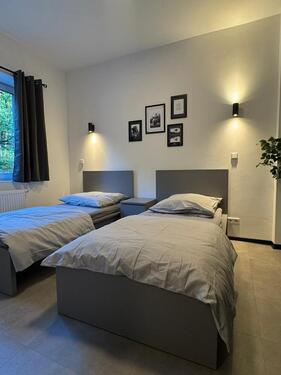 Foto - Top-sanierte, möblierte Wohnung • 1–3 Jahre • U2- (3 Min.)