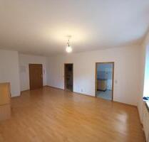 Single-Apartment in Hochparterre mit kleiner Küche, ab sofort beziehbar - Crimmitschau