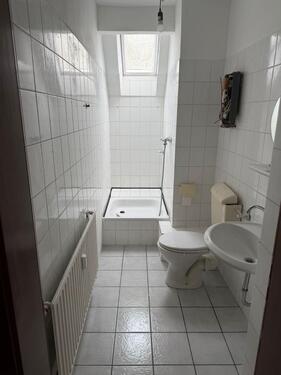 Foto - Frisch sanierte & möbilierte 2 Zimmer DG Wohnung