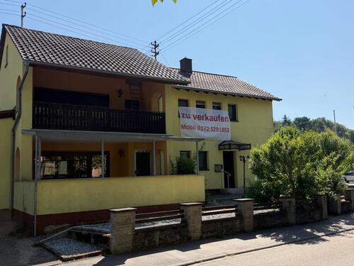 Foto - Großzügiges Familienhaus mit Traumgarten in Waldangelloch