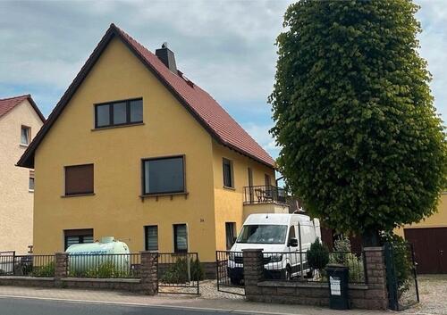 Foto - Großes Einfamilienhaus mit Garage, Garten, neu renoviert
