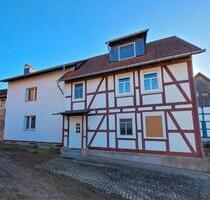 Haus in Niederaula Mengshausen - 1.060,00&nbsp;EUR Kaltmiete, ca.&nbsp; 194,00&nbsp;m&sup2; in Bad Hersfeld (PLZ: 36251)