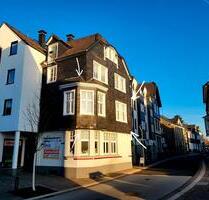 2-Zimmer-Wohnung (93 m²) im Zentrum von Wiehl – Aufzug & TG-Stell - Much 2-Zimmer-Wohnung (93 m²) im Zentrum von Wiehl – Aufzug & TG-Stell - Much