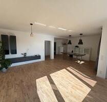 Moderne 3-Zimmer-Wohnung in Ilsfeld - 100qm, Balkon, Parkett