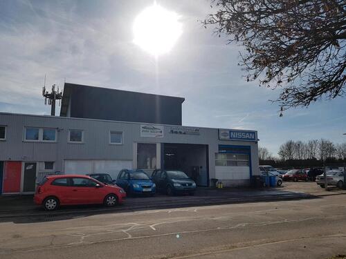 Foto - Ehemaliges Autohaus mit Werkstatt,Büro,Lager,Stellplätze...