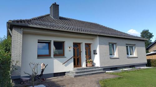 Foto - Familienfreundlicher Bungalow mit großem Garten