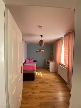 Foto - FRAUEN WG-ZIMMER - 700,00 EUR Kaltmiete,