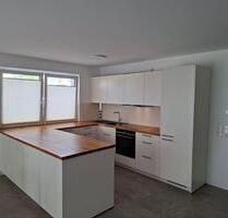 Helle neuwertige zwei Zimmer EG - Wohung mit Terrasse - Bergtheim