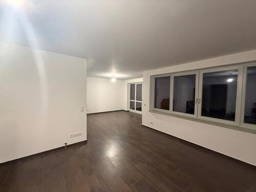 Foto - Großzügige 4-Zimmer-Wohnung mit Garten, EBK, Carport citynah