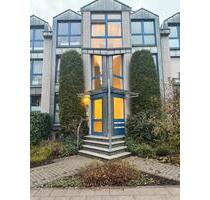 Helle 2-Zimmer-Wohnung mit Südbalkon direkt am Schmölderpark - Mönchengladbach