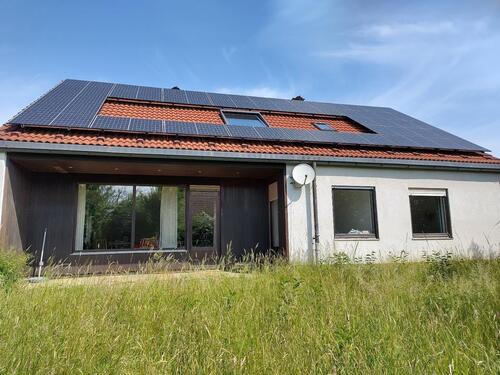 Foto - Haus mit großem Garten und Photovoltaik in LaufGünthersbühl