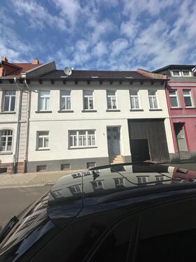 Foto - Modernisiertes Mehrfamilienhaus mit Innenhof und Garage